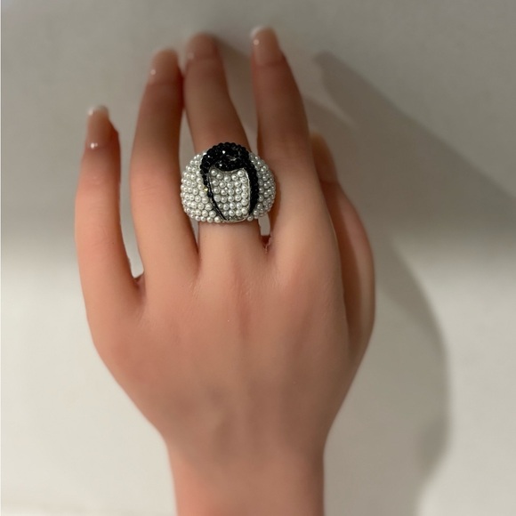 Vintage Statement Pearl & Black Rhinestone Ring - Size 7 - Picture 4 of 17